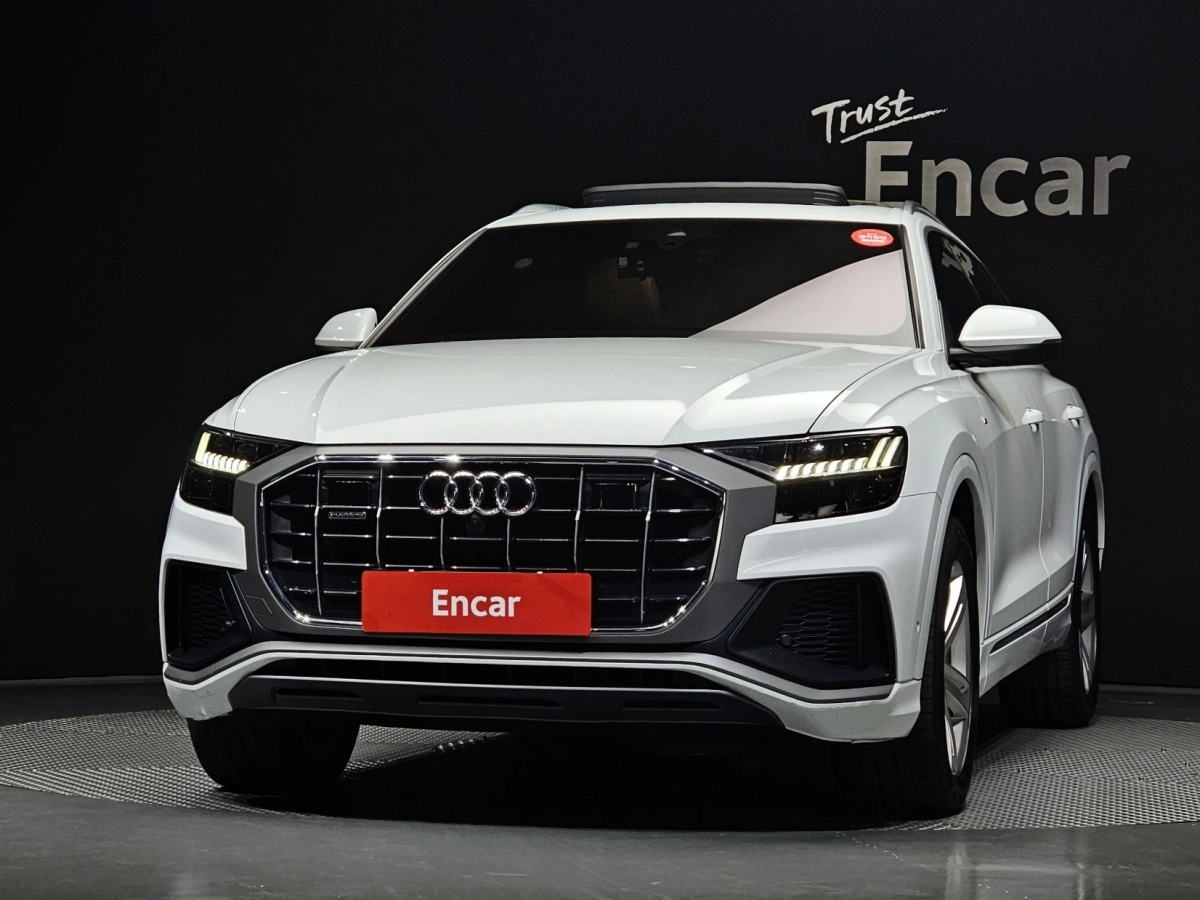 AUDI Q8 4M