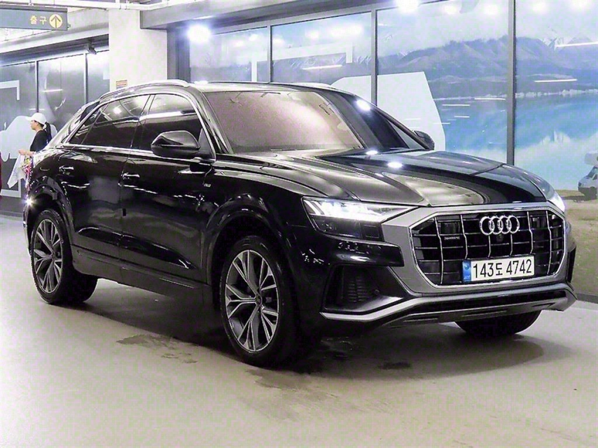 AUDI Q8 4M