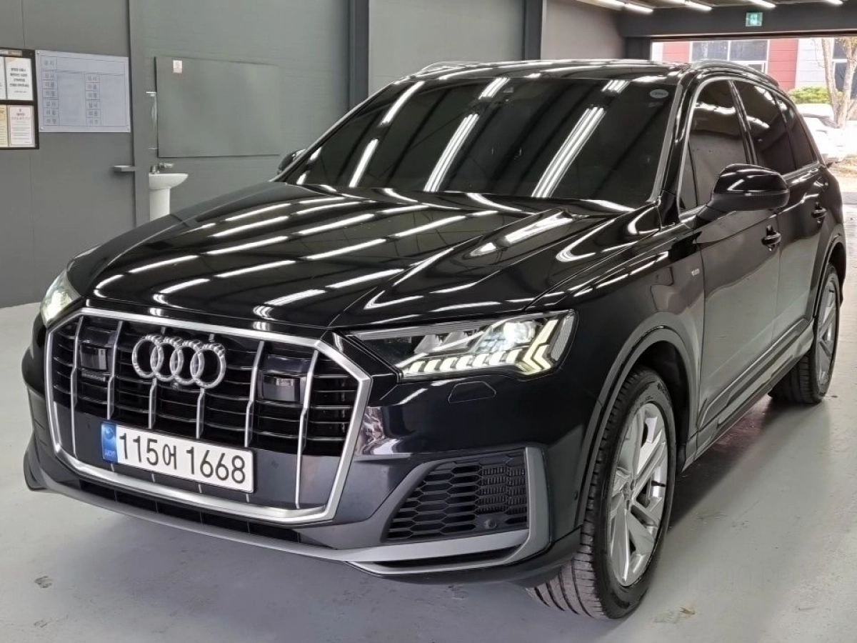 AUDI Q7 4M