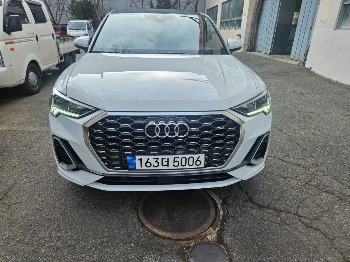 AUDI Q3 F3