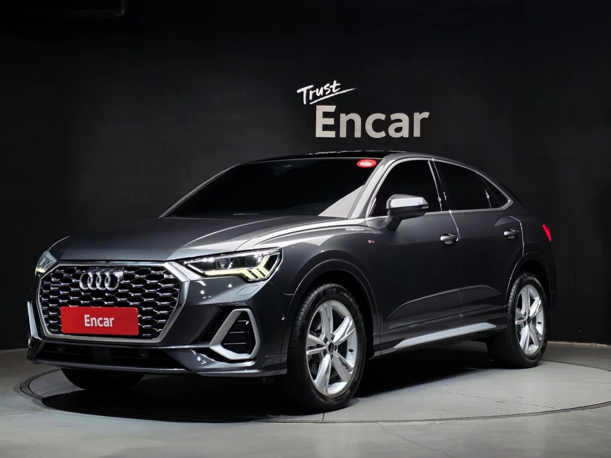 AUDI Q3 F3