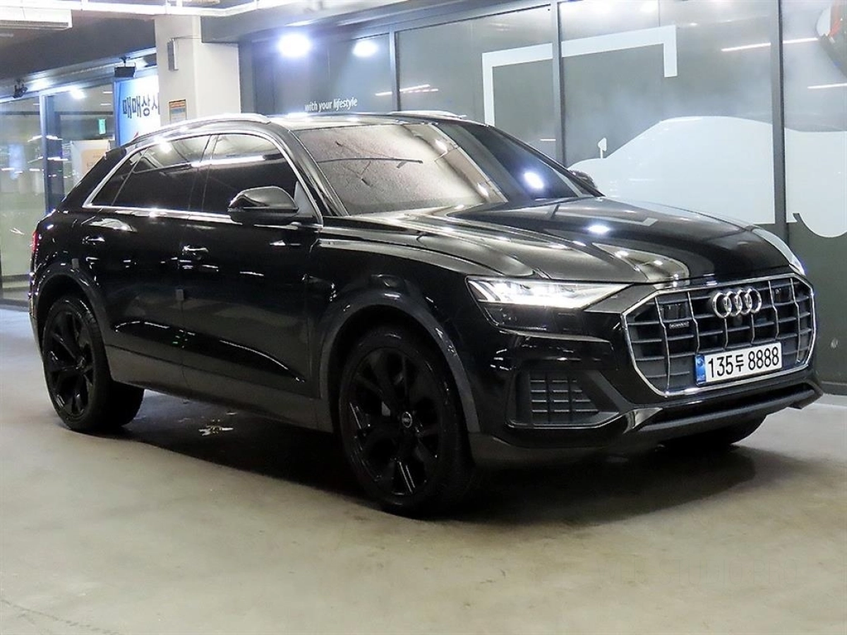 AUDI Q8 4M  2023