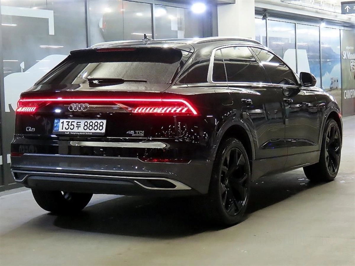 AUDI Q8 4M