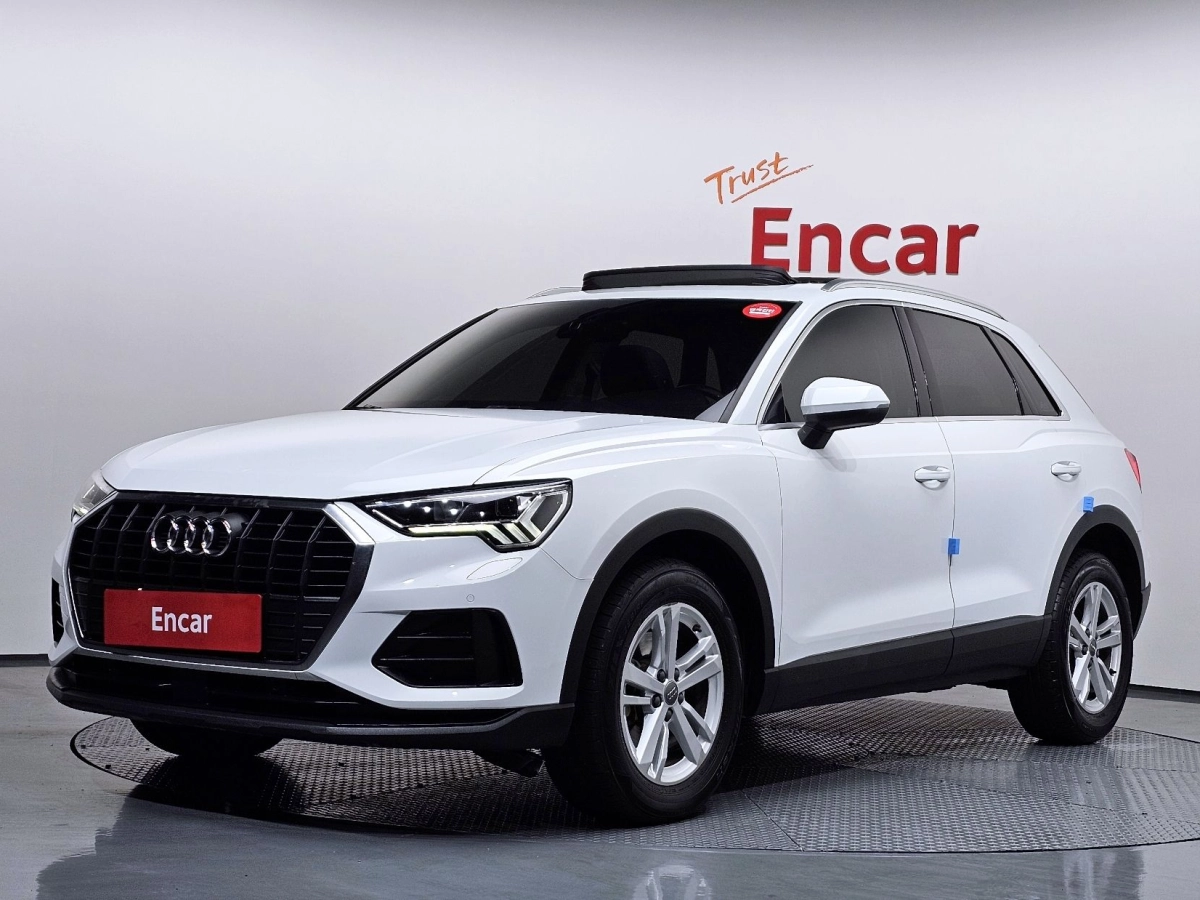 AUDI Q3 F3
