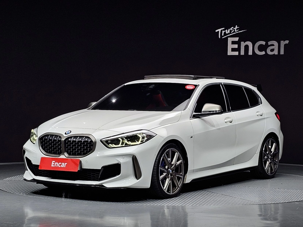 BMW 1-SERIES F40  2022