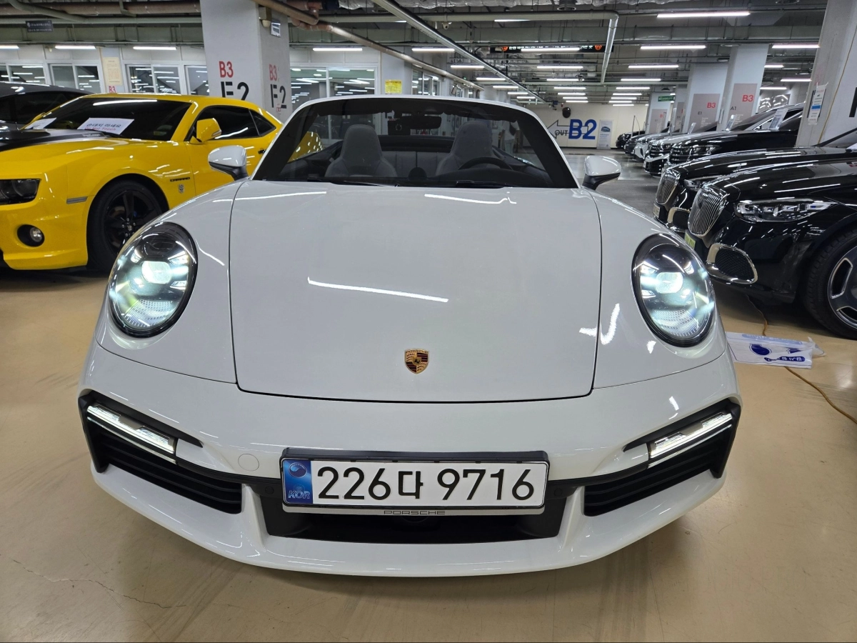 PORSCHE 911 992