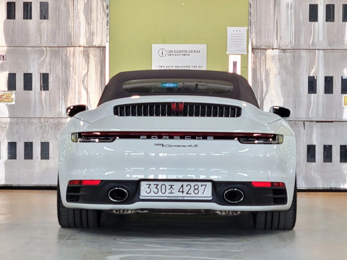 PORSCHE 911 992