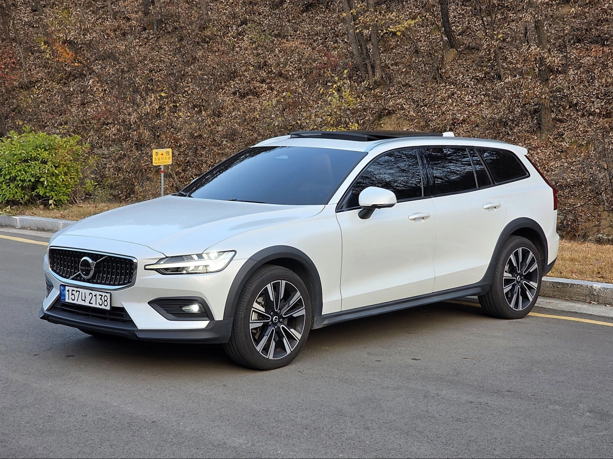 VOLVO V60 CROSS COUNTRY