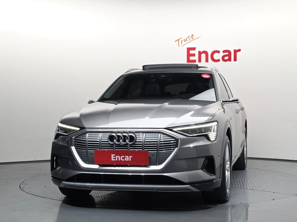 AUDI E-TRON