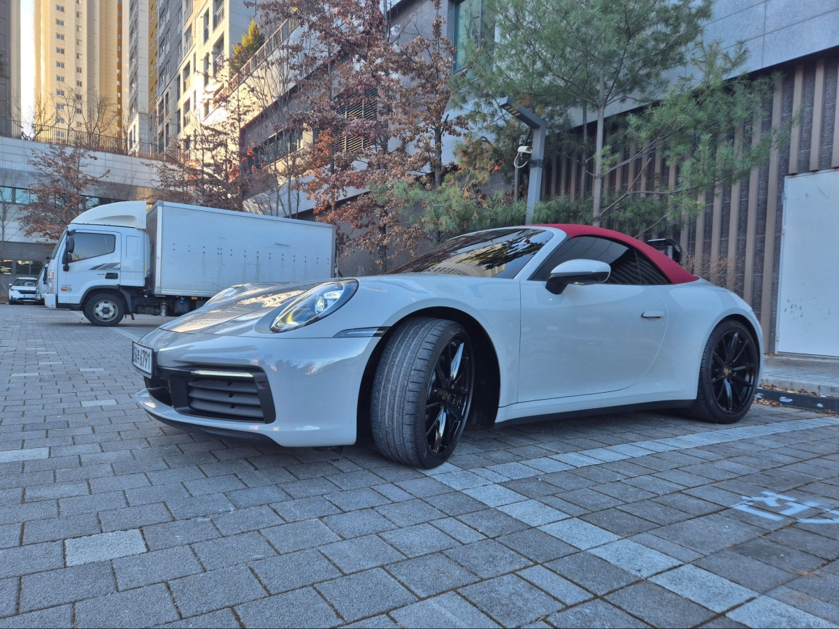 PORSCHE 911 992