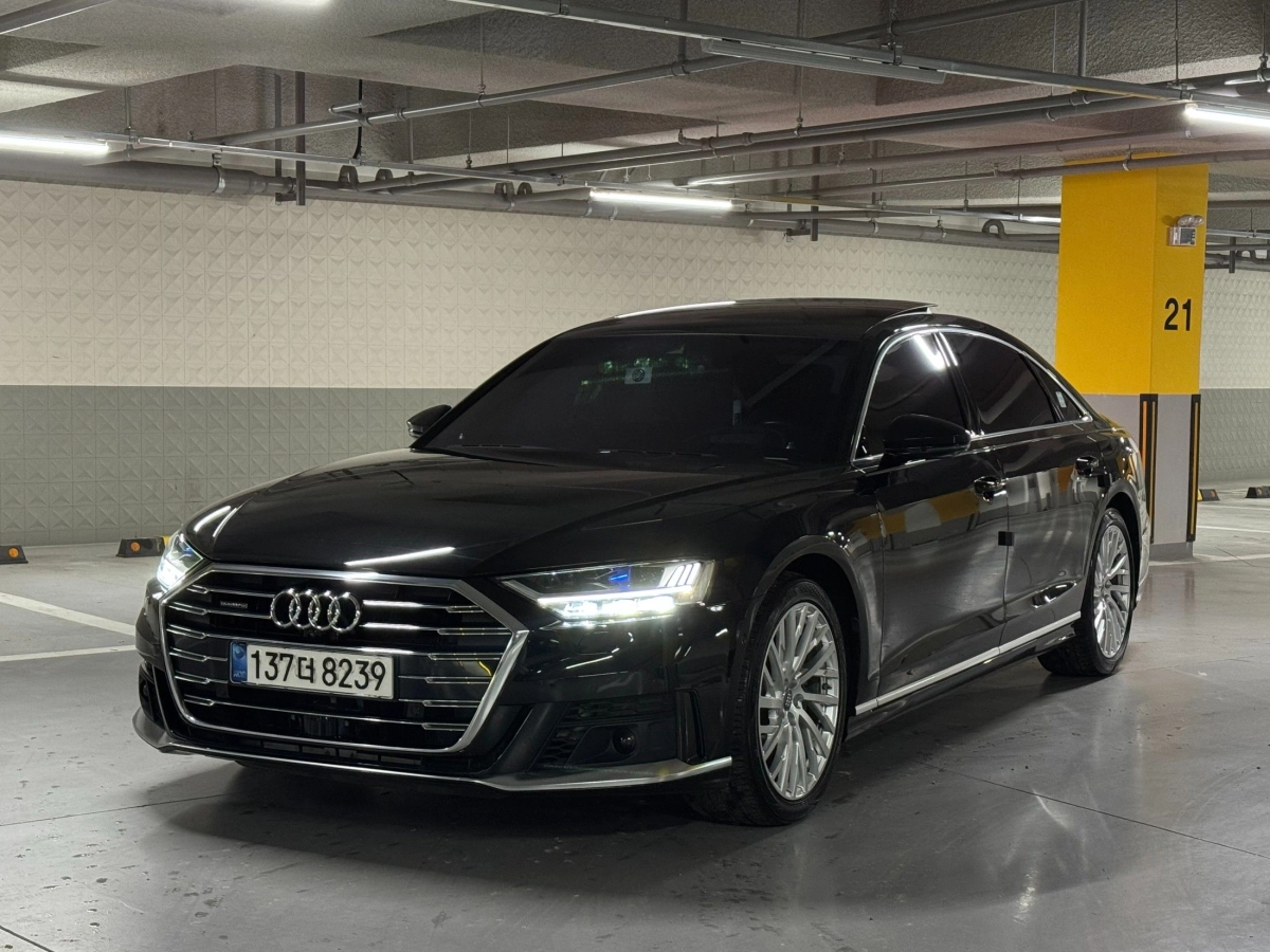 AUDI A8 D5  2021