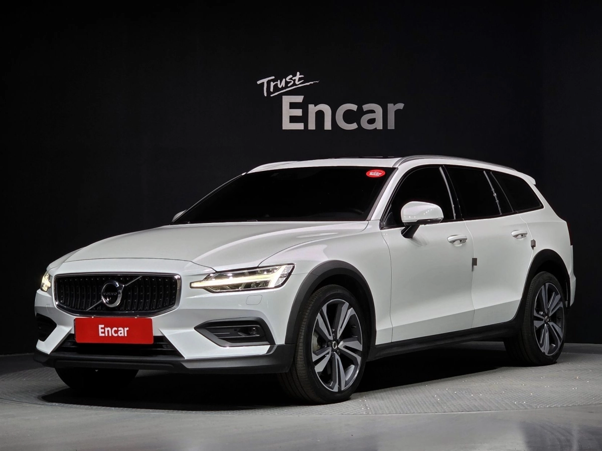 VOLVO V60 CROSS COUNTRY