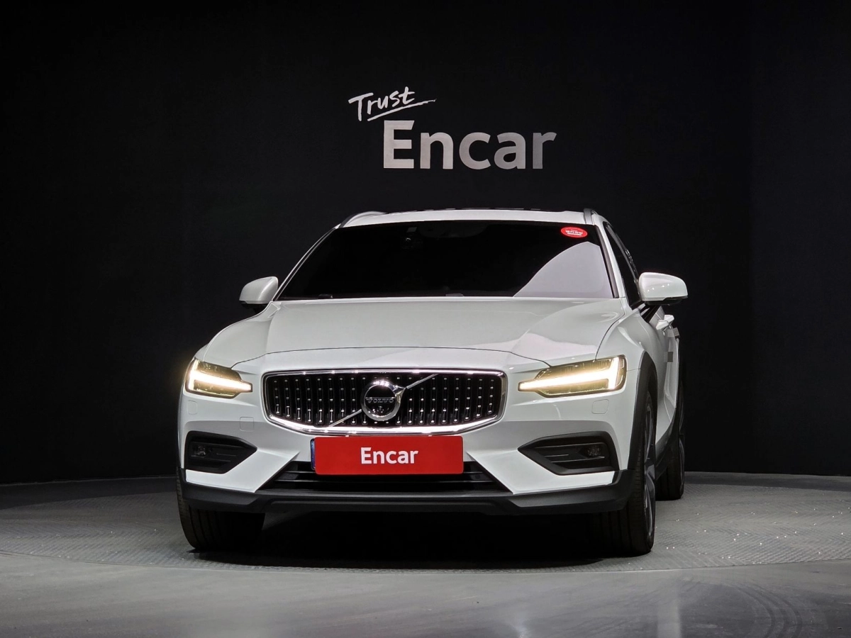 VOLVO V60 CROSS COUNTRY