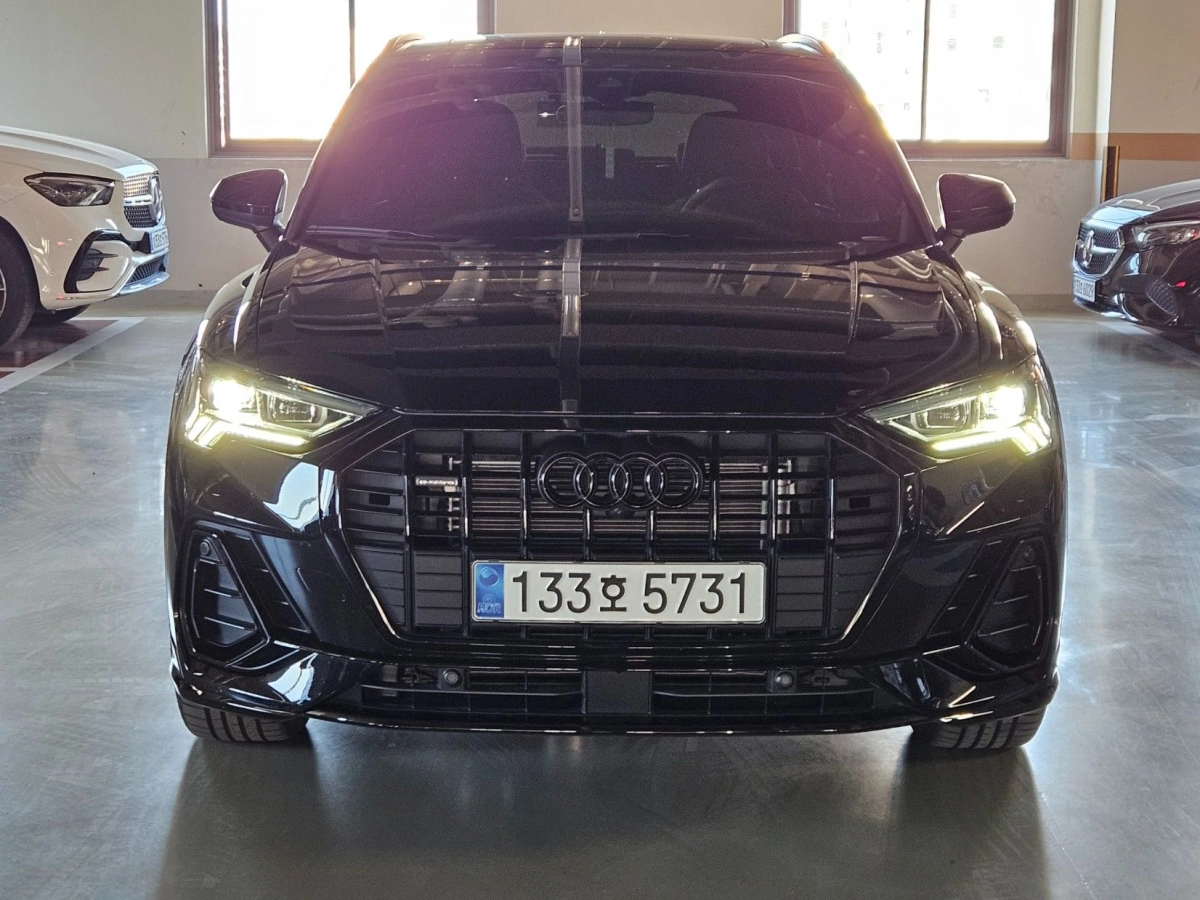 AUDI Q3 F3