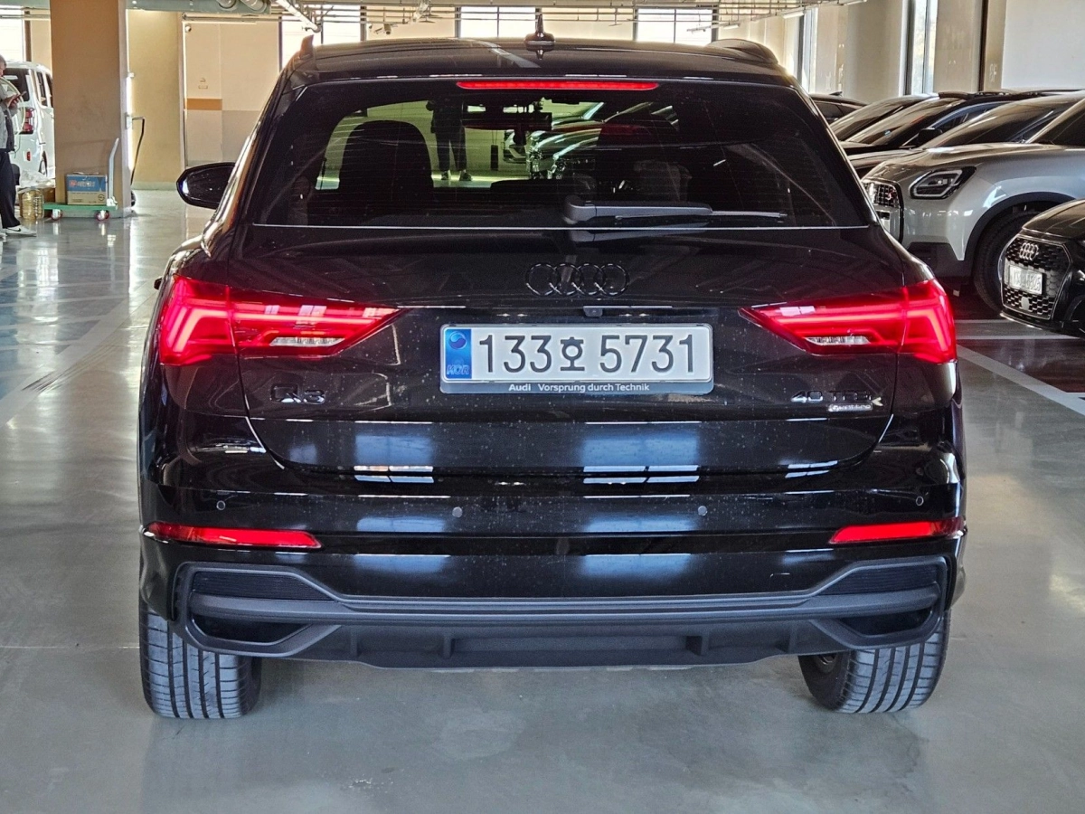 AUDI Q3 F3