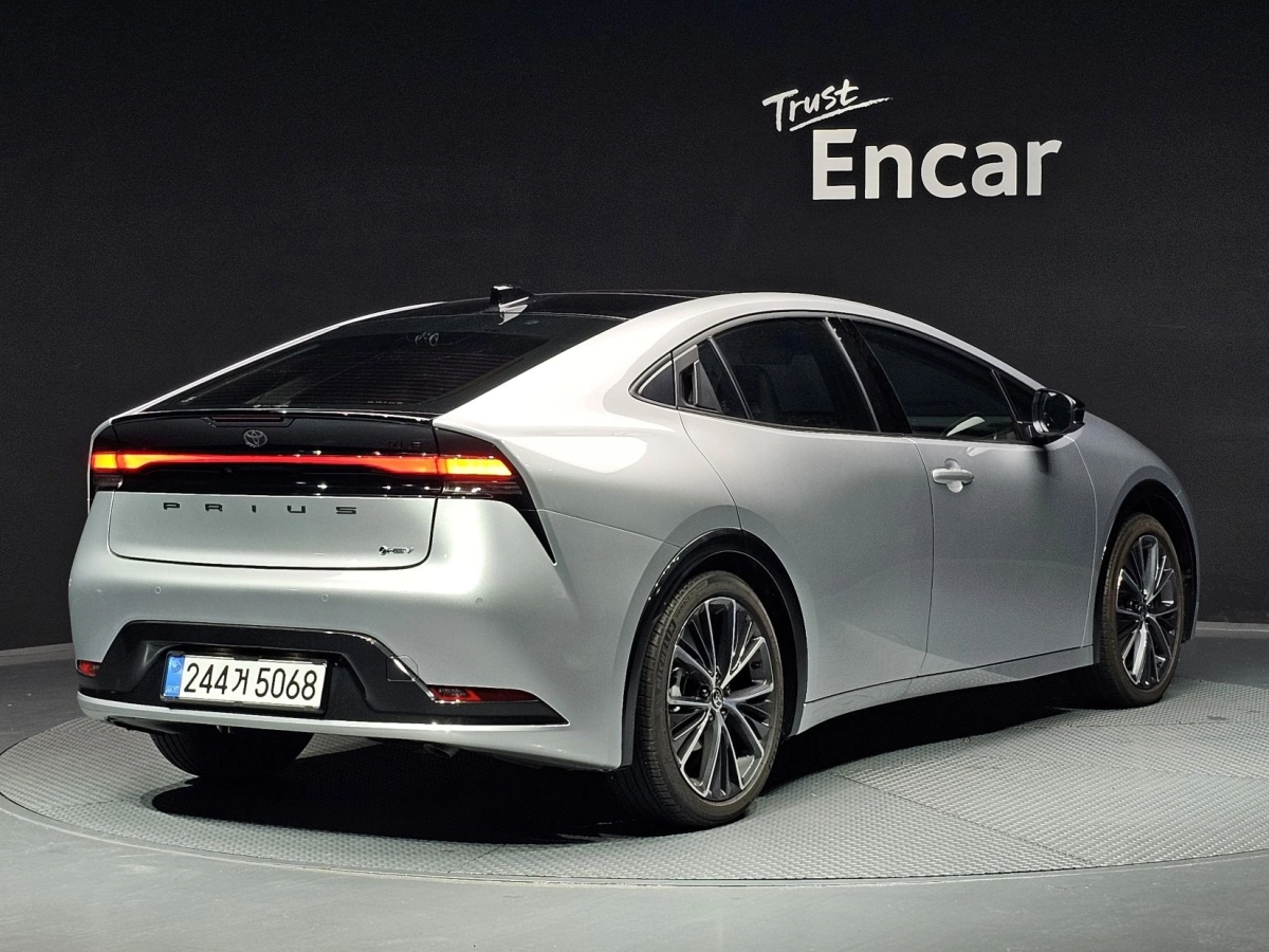 TOYOTA PRIUS