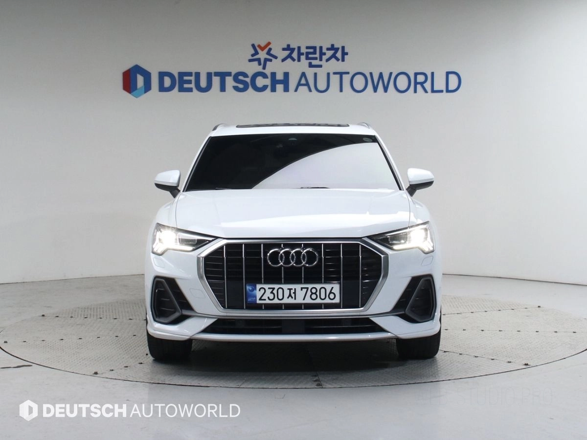 AUDI Q3 F3