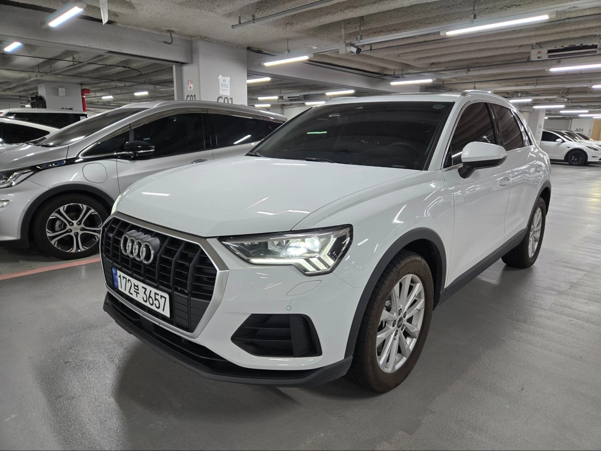 AUDI Q3 F3