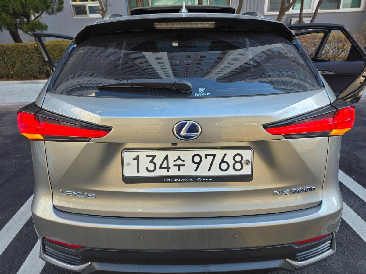LEXUS NX300H