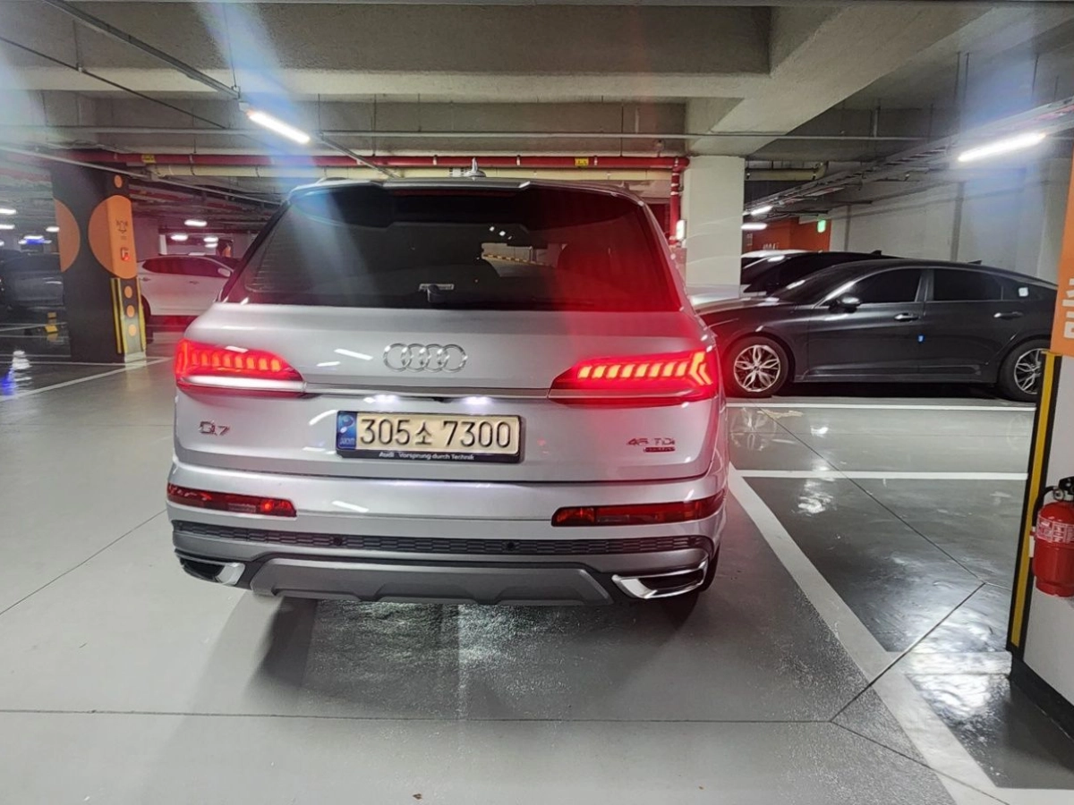 AUDI Q7 4M