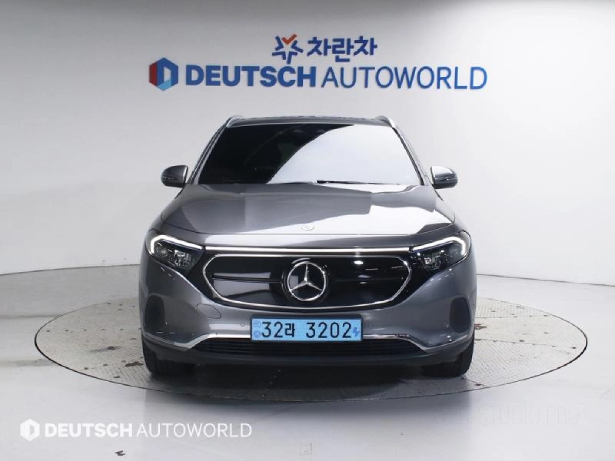 MERCEDES BENZ EQA H243