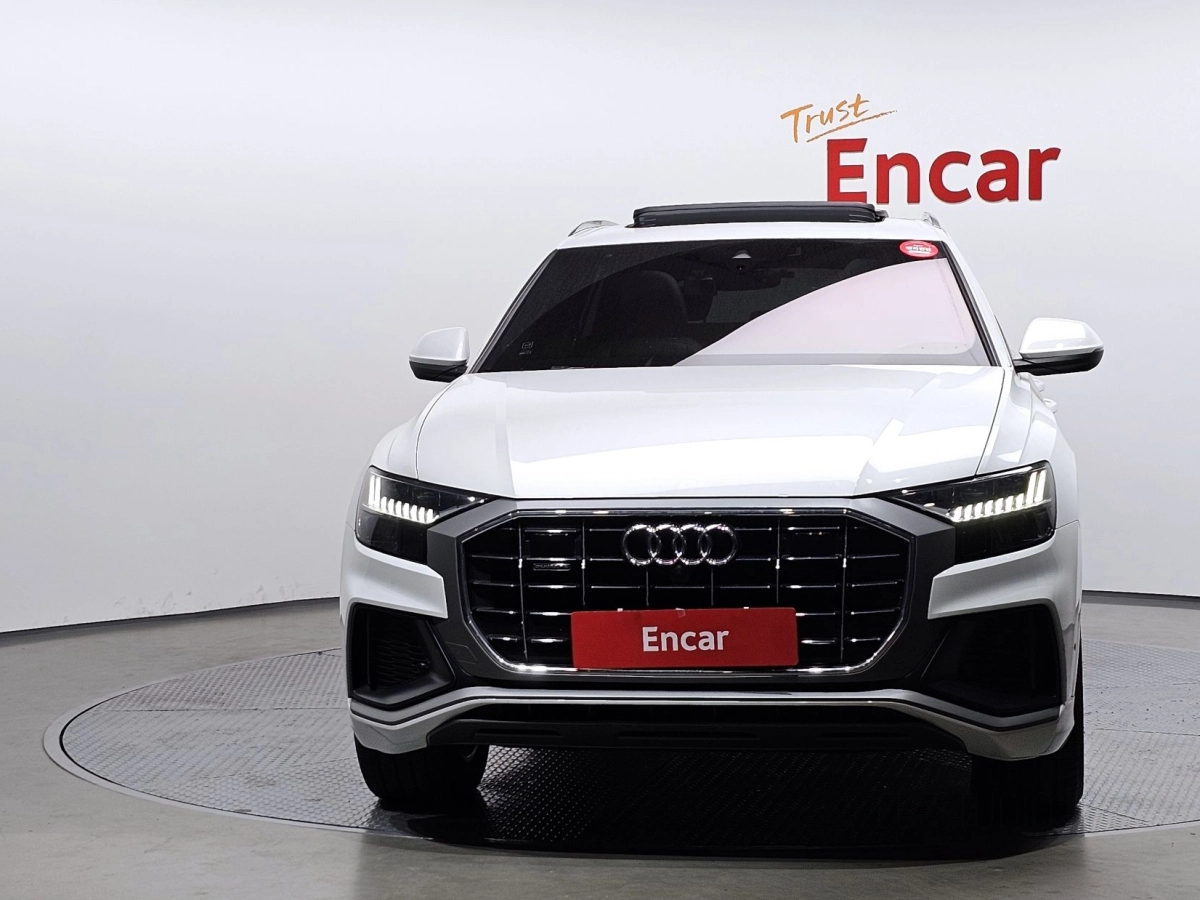 AUDI Q8 4M