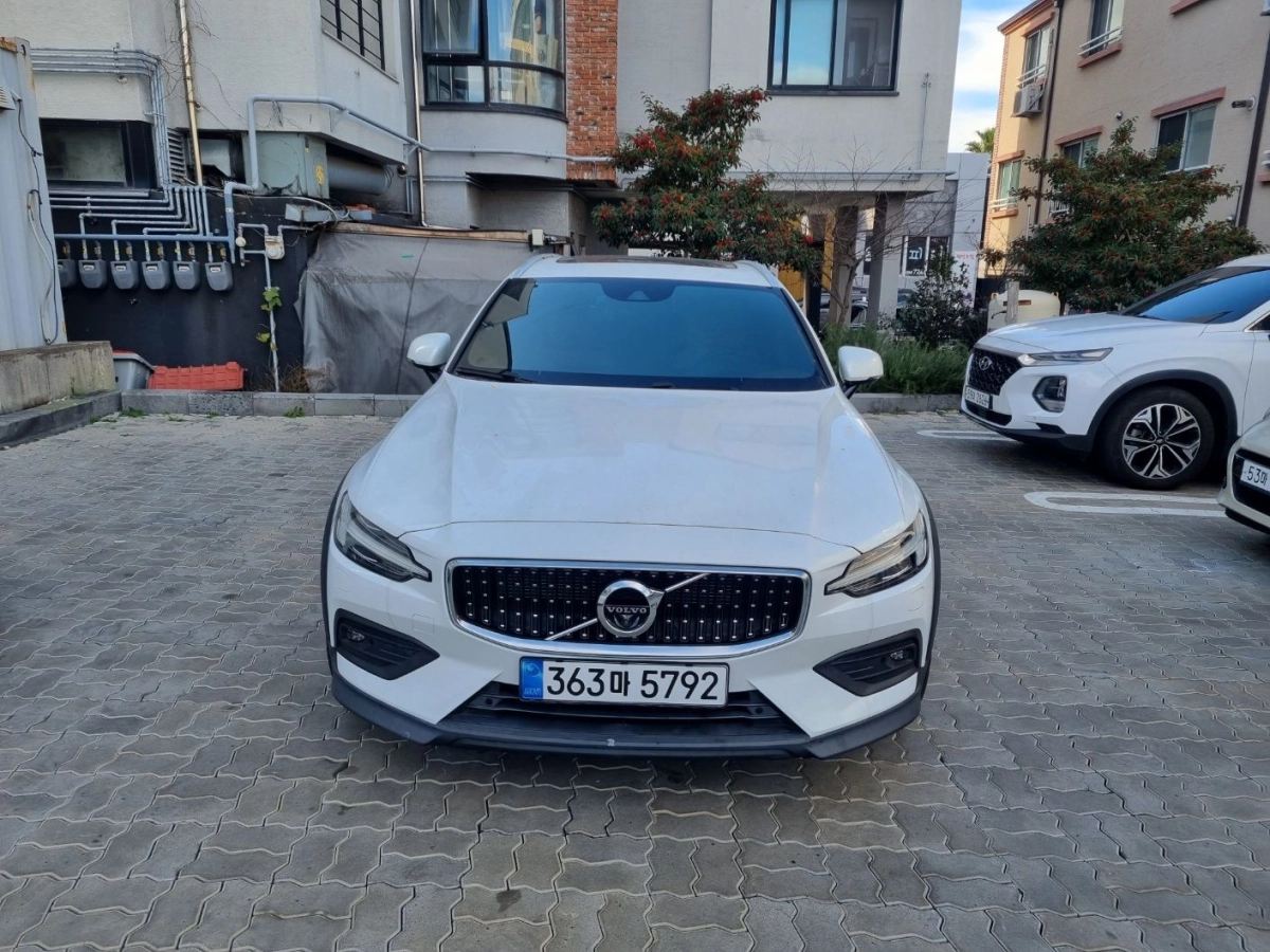 VOLVO V60 CROSS COUNTRY