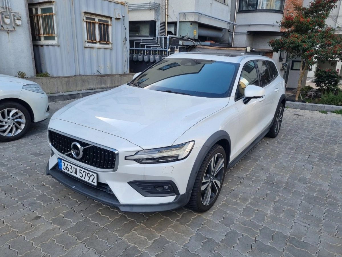 VOLVO V60 CROSS COUNTRY