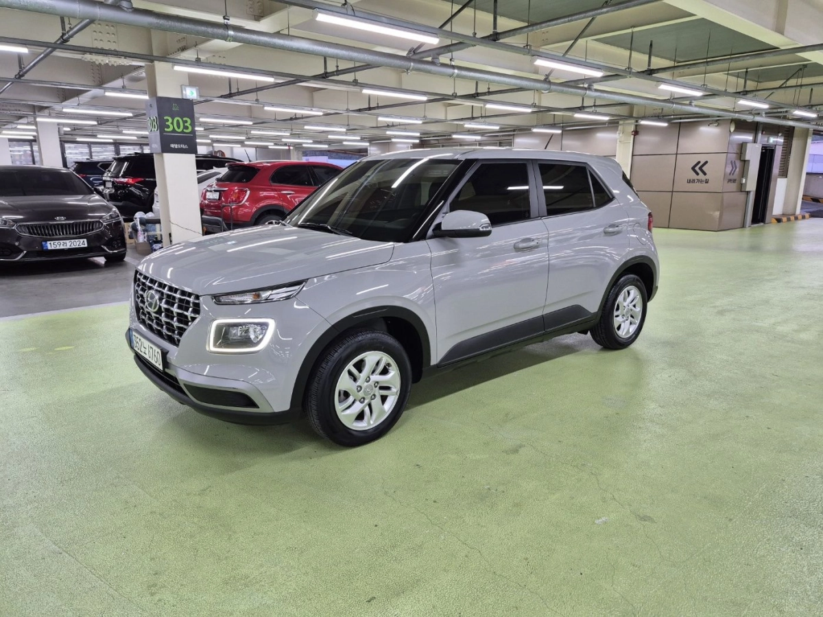 HYUNDAI VENUE