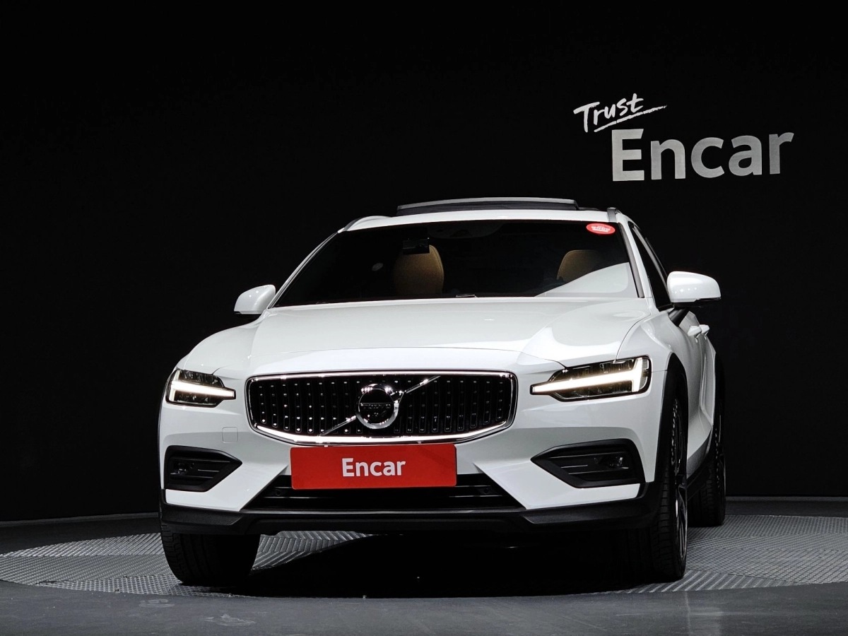 VOLVO V60 CROSS COUNTRY