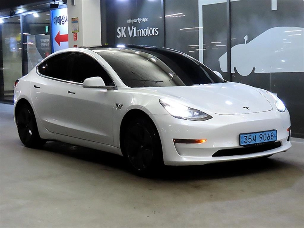 TESLA MODEL 3