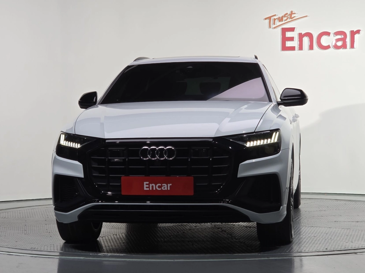 AUDI Q8 4M