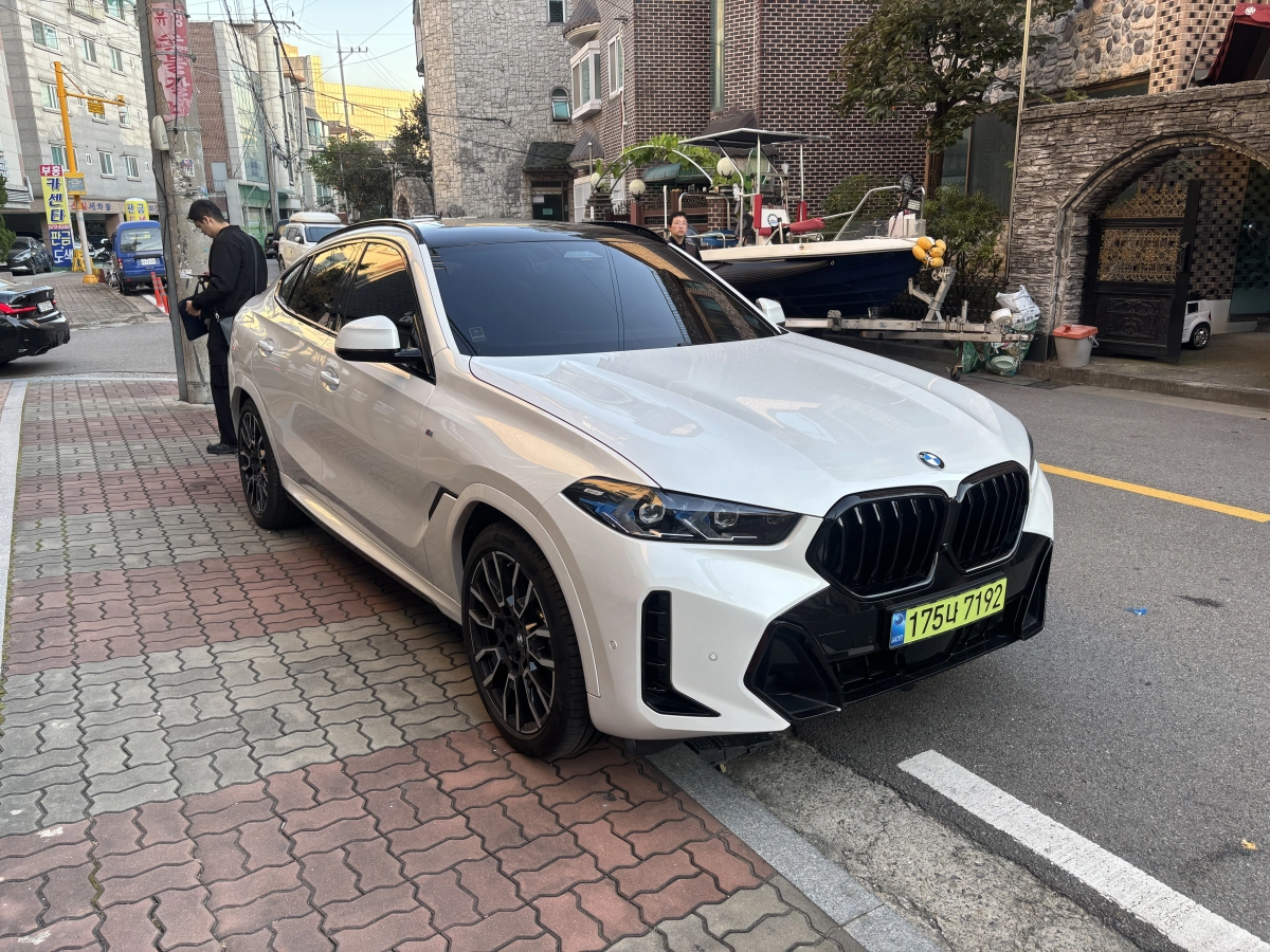 BMW X6 G06