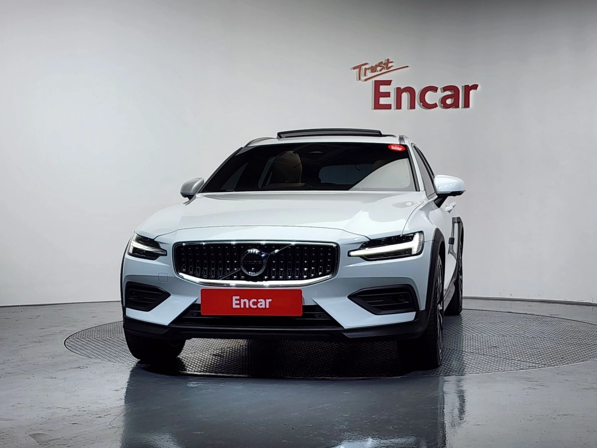VOLVO V60 CROSS COUNTRY