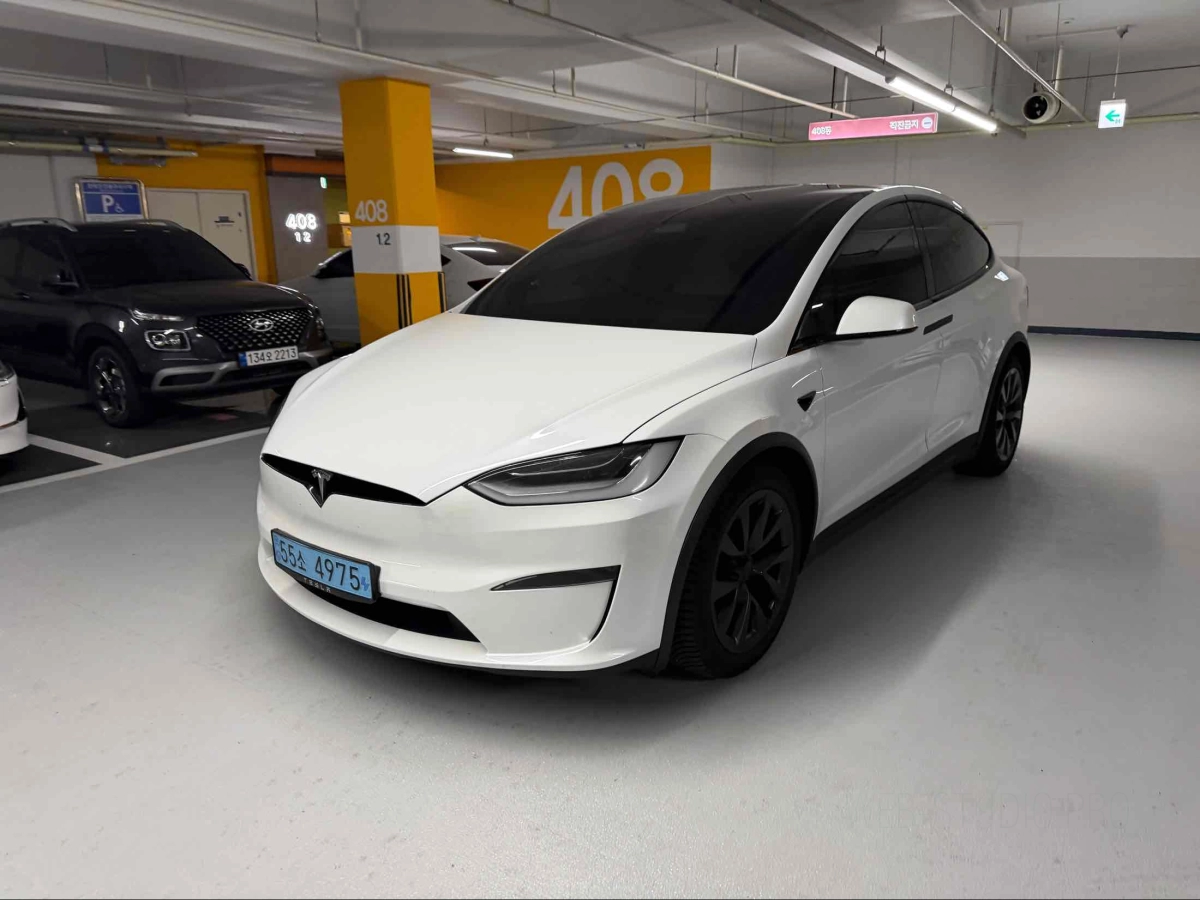 TESLA MODEL X