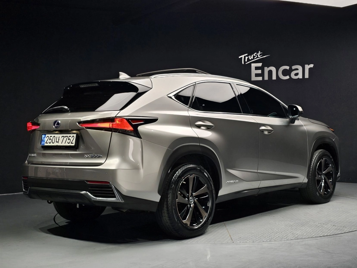 LEXUS NX300H