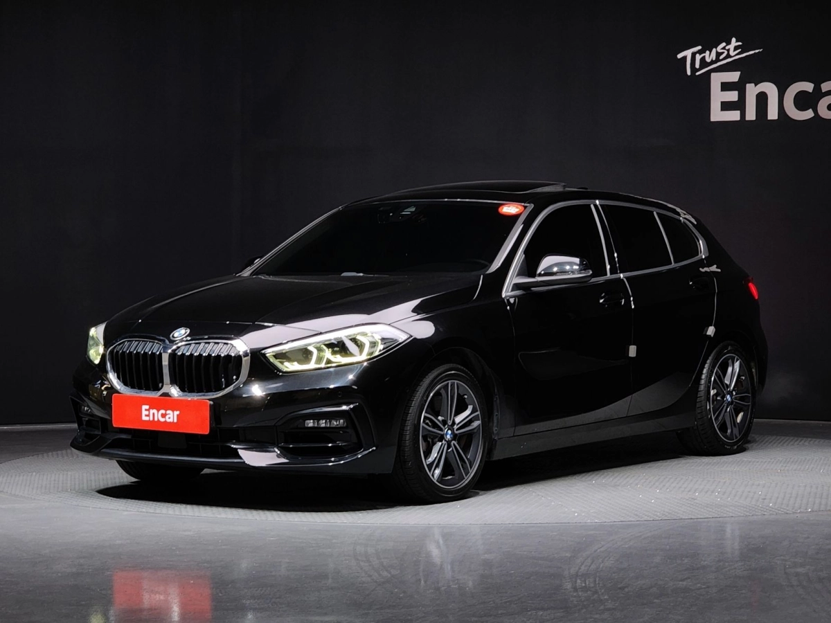 BMW 1-SERIES F40  2021