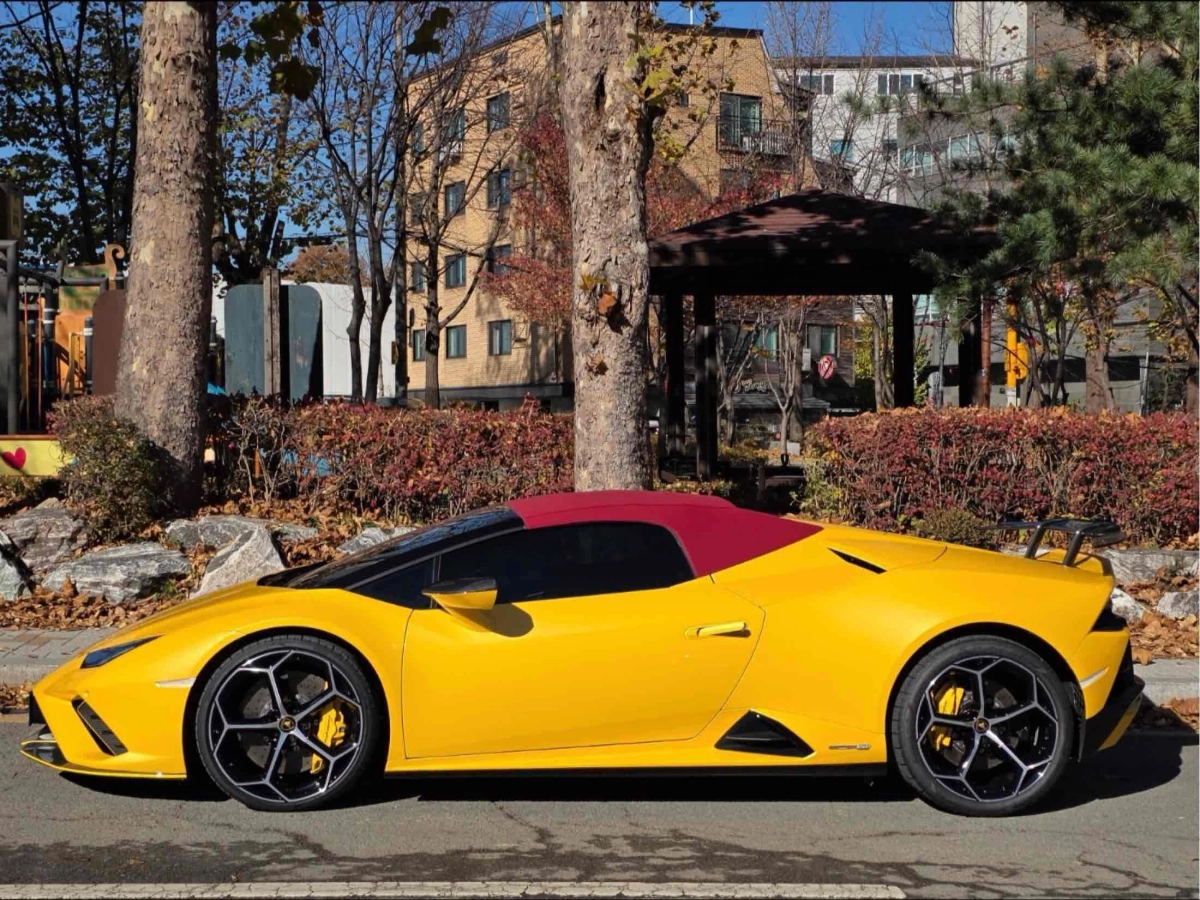 LAMBORGHINI HURACAN