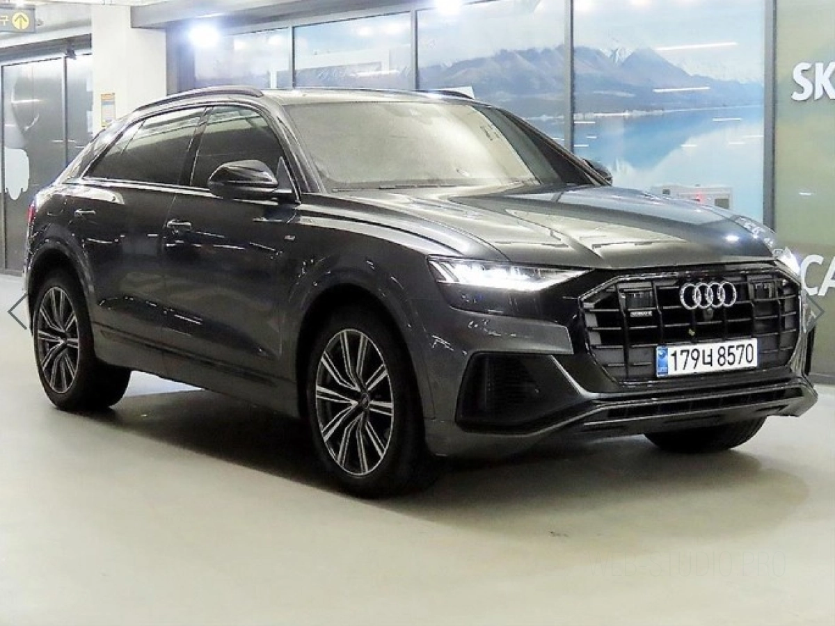 AUDI Q8 4M