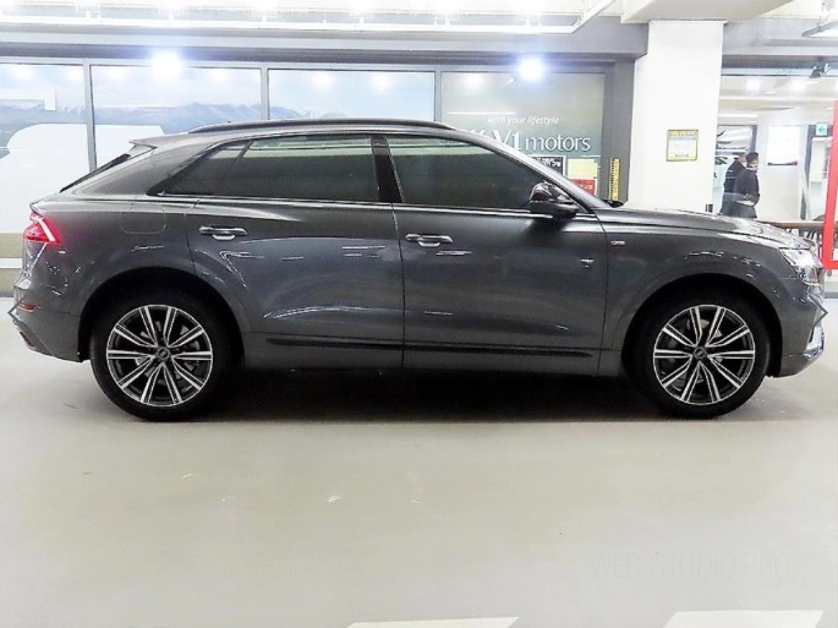 AUDI Q8 4M