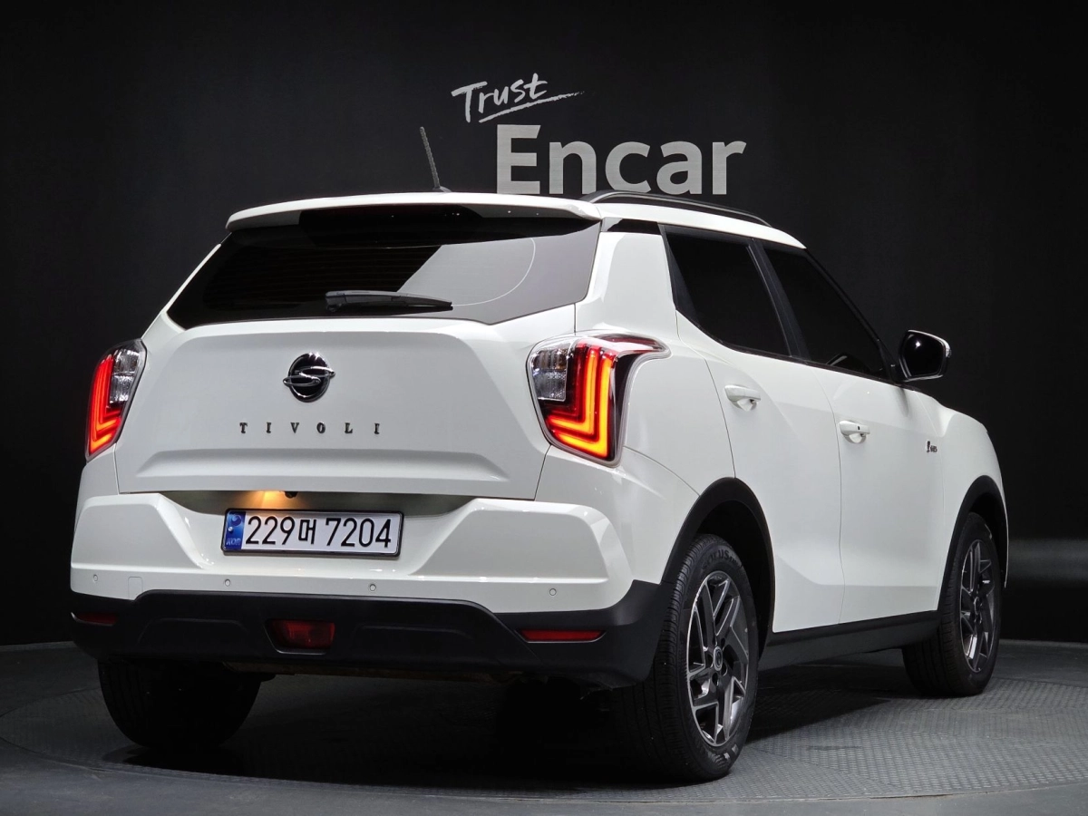 SSANGYONG TIVOLI VERY NEW