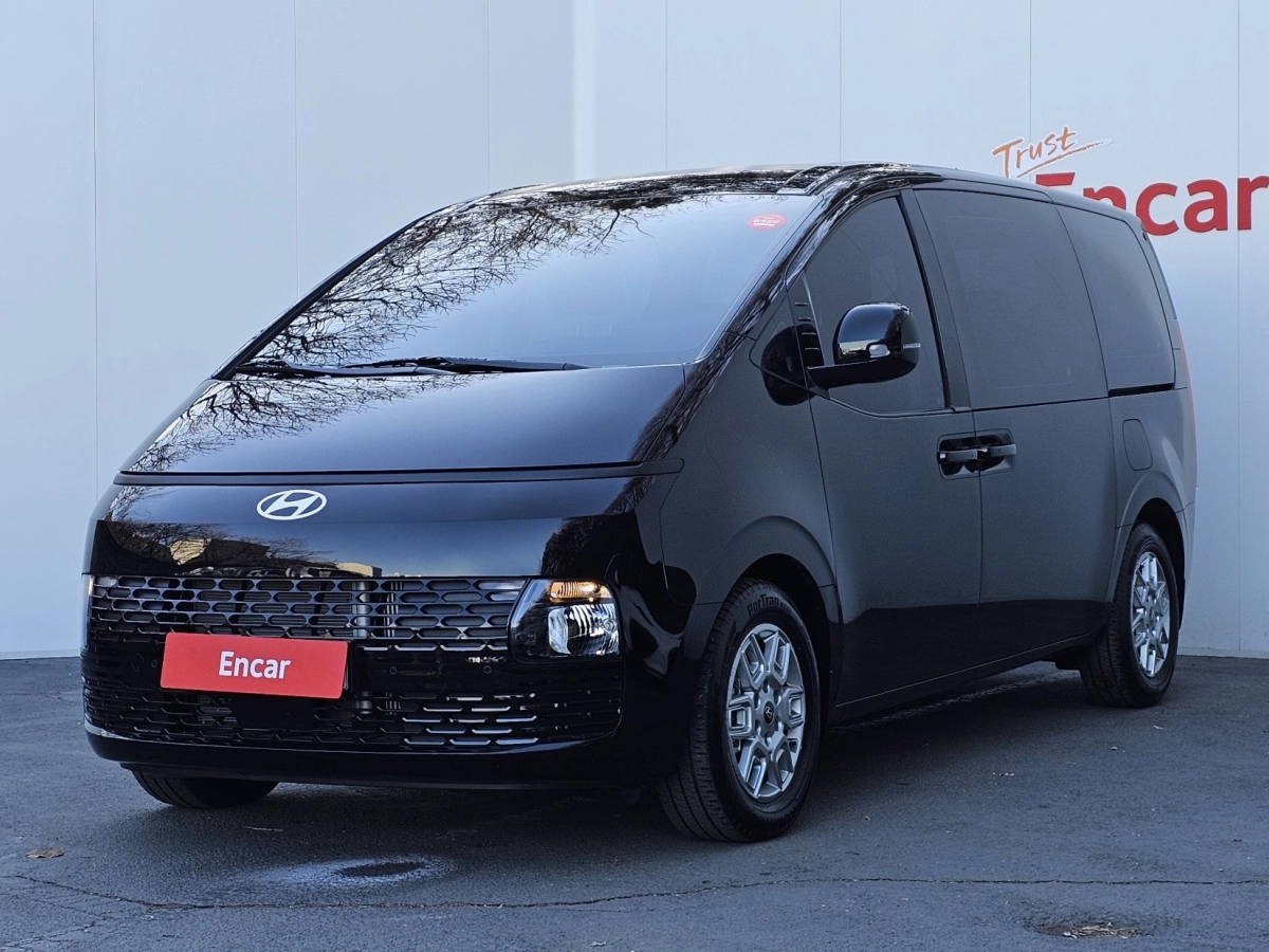 HYUNDAI STARIA 2025