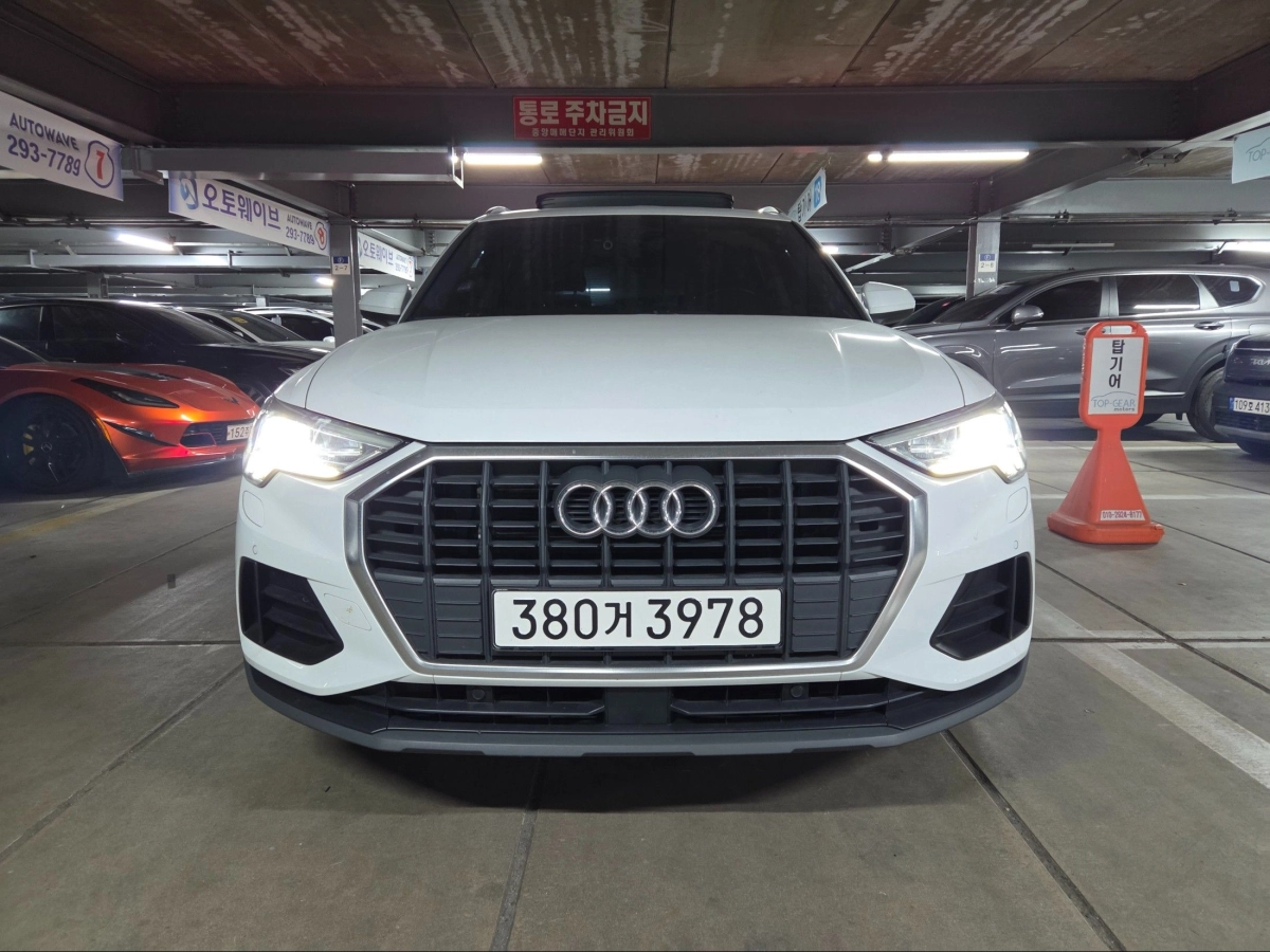 AUDI Q3 F3