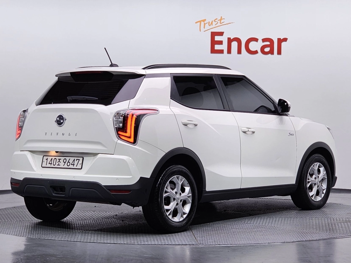 SSANGYONG TIVOLI VERY NEW