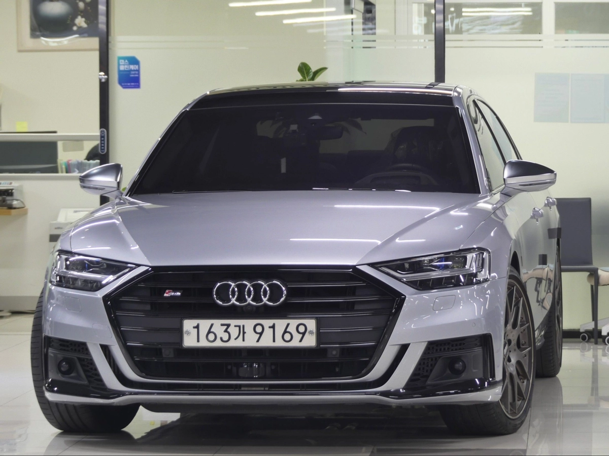 AUDI S8 D5  2020