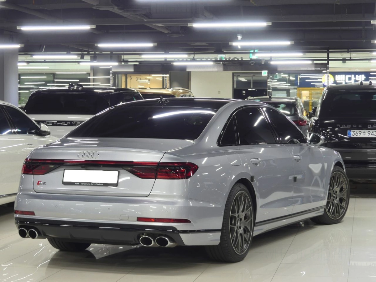 AUDI S8 D5