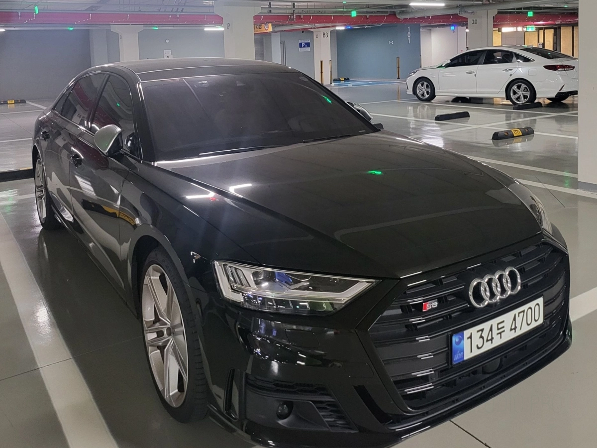 AUDI S8 D5  2021