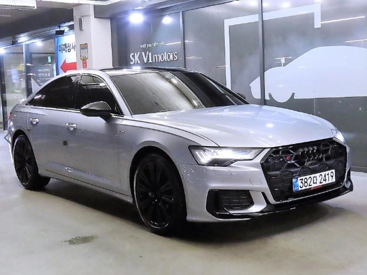 AUDI A6 C8