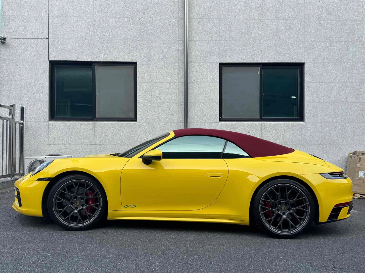 PORSCHE 911 992