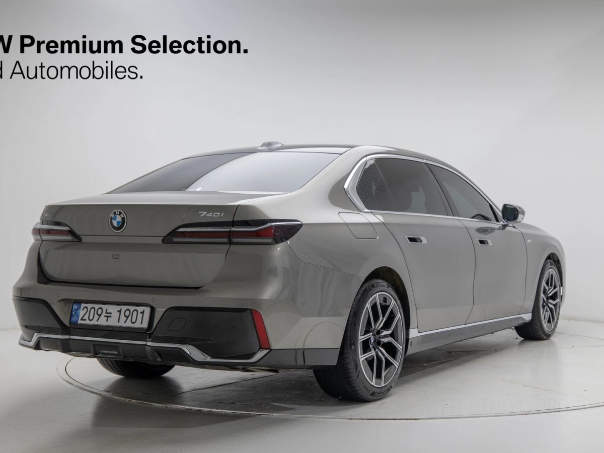 BMW 7-SERIES G70
